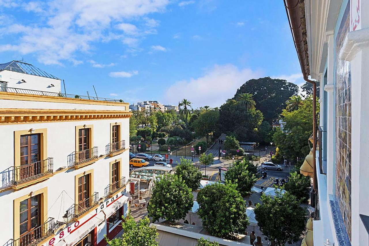 Palacio Del Siglo XVII Frente A Los Jardines De Murillo 세비야 외부 사진
