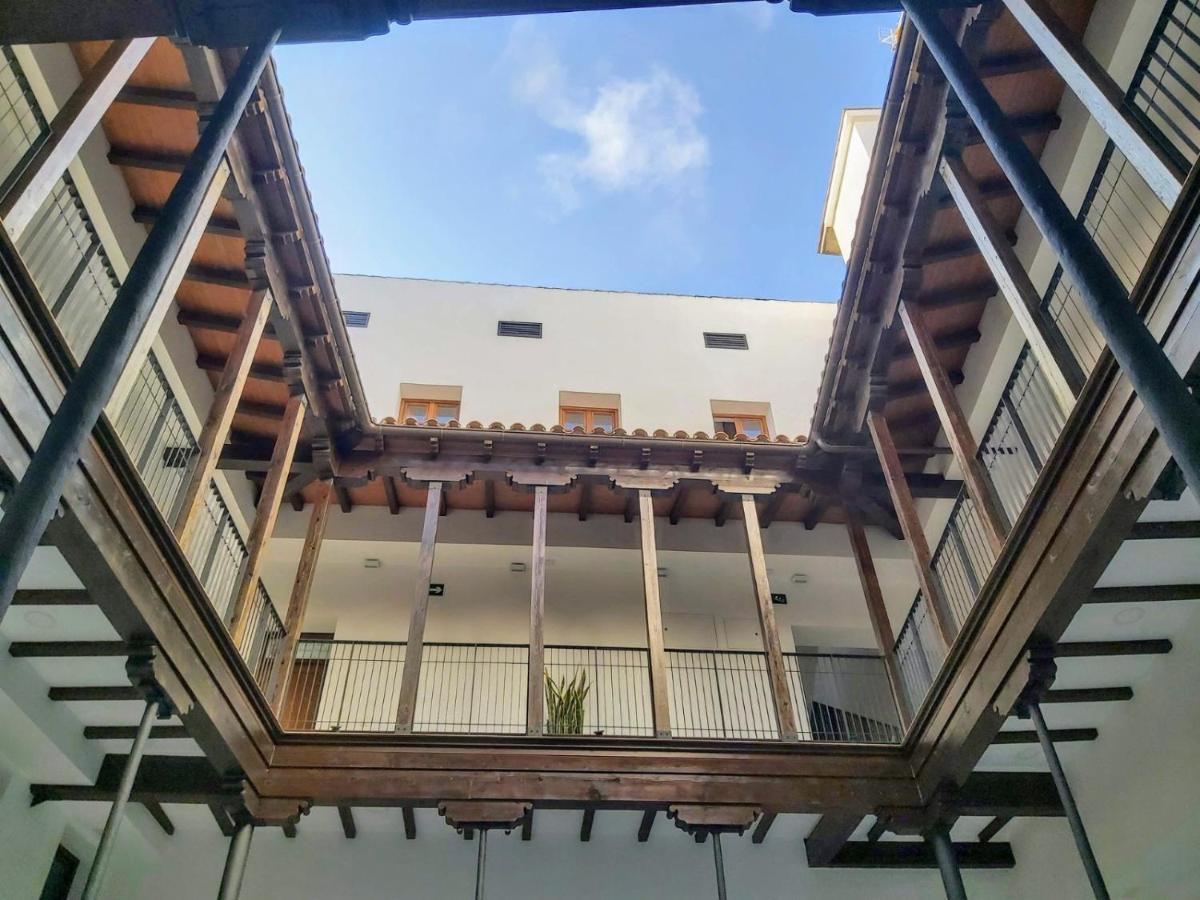Palacio Del Siglo XVII Frente A Los Jardines De Murillo 세비야 외부 사진